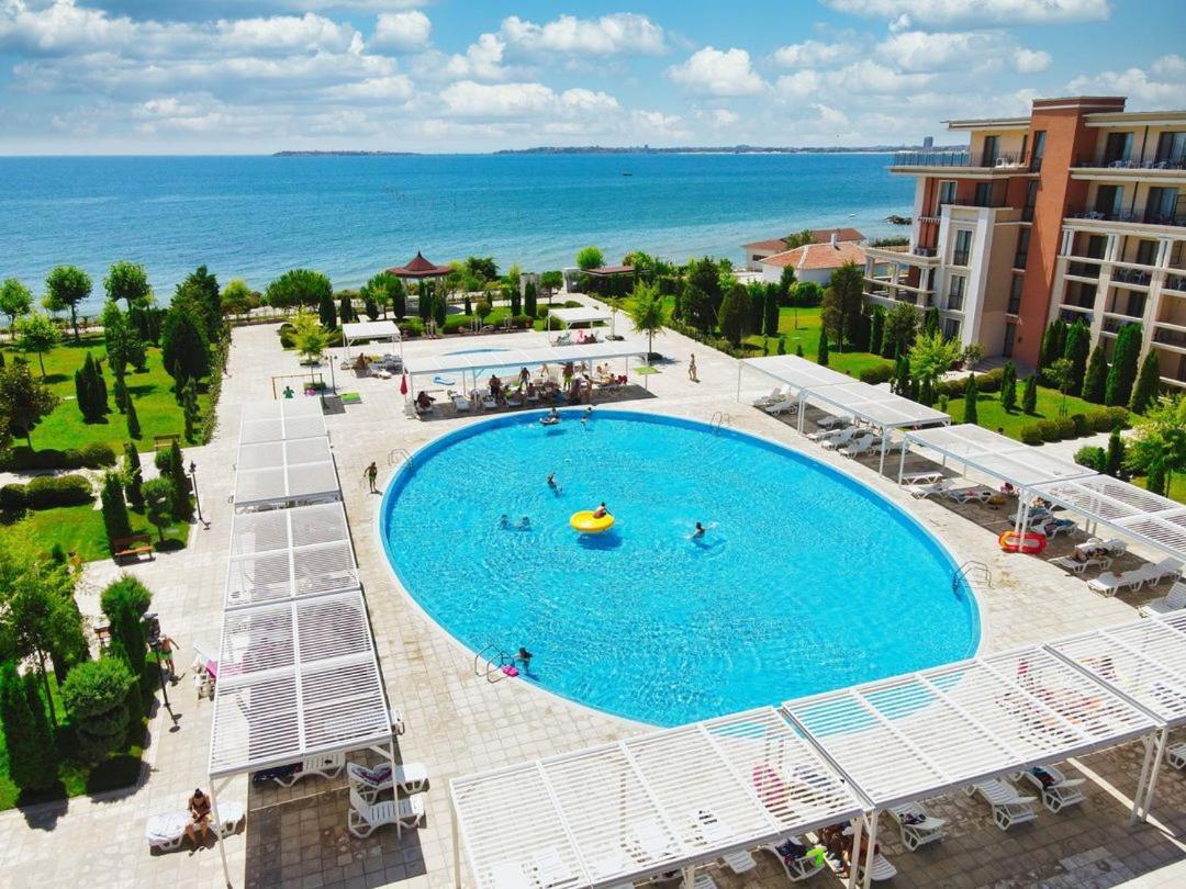 Prestige Fort Beach - Premium Apartments Sveti Vlas Luaran gambar